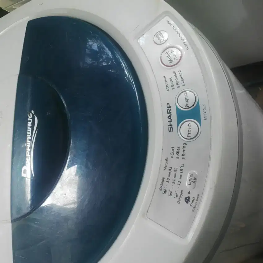 Mesin cuci top loading otomatis Sharp