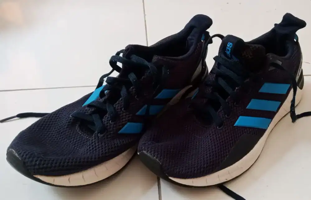 Jual sepatu adidas ori bekas pemakaian pribadi