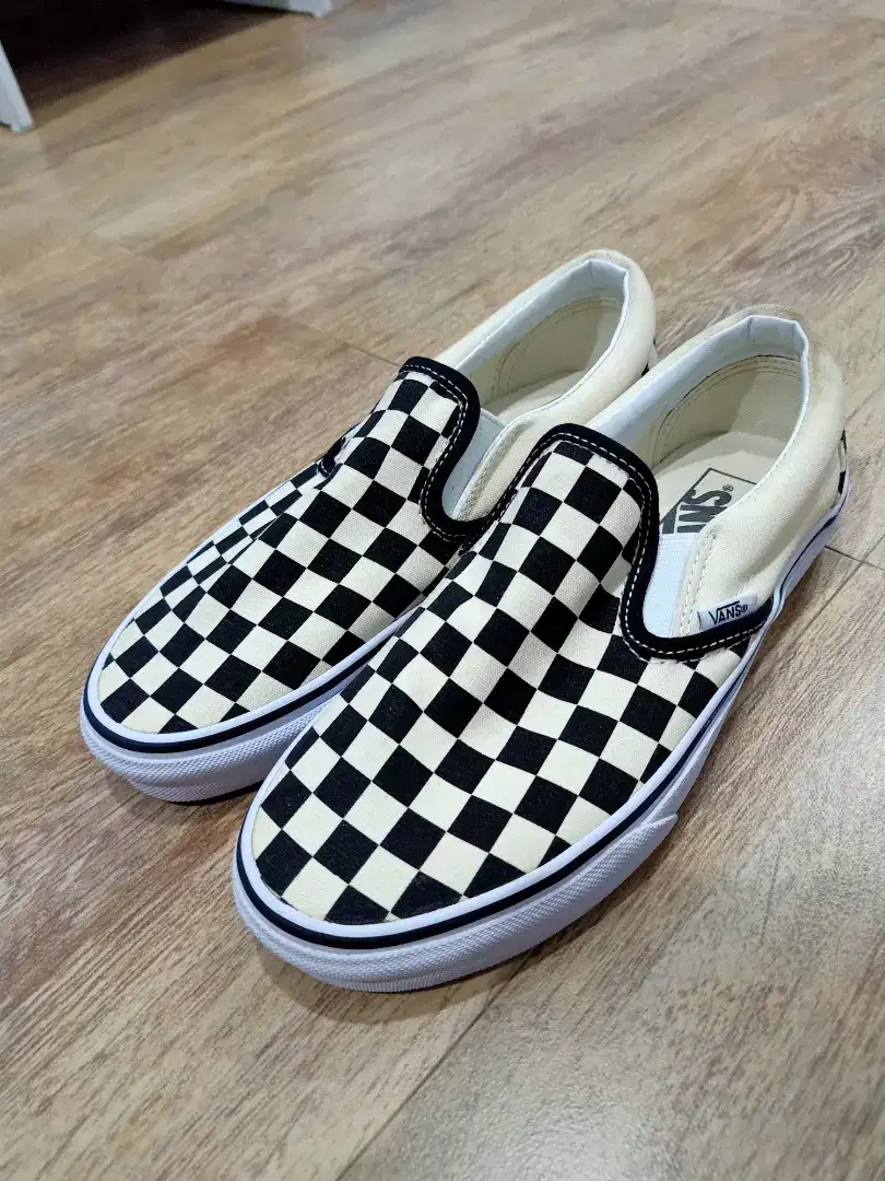 SEPATU VANS CLASSIC SLIP-ON