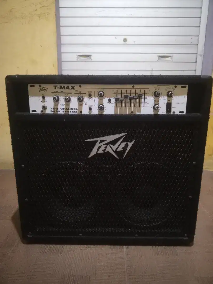 Ampli bass tabung PEAVEY T-MAX