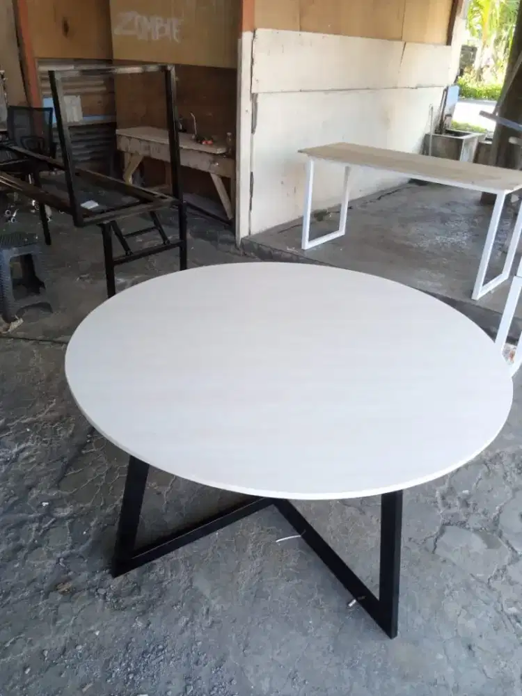 Meja Tamu Bundar/Meja taman