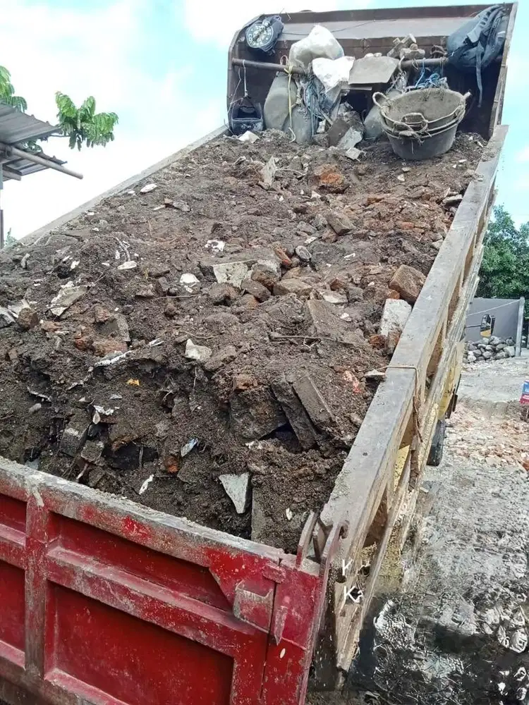 Tanah urug Uruk puing bangunan jogja