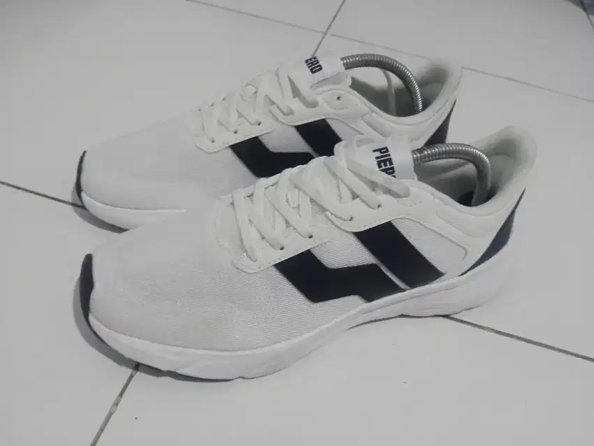 Sepatu Piero jogger V54 revo size 42/27.5 cm