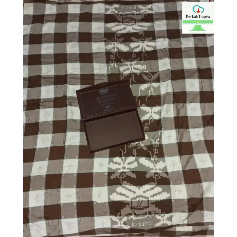 Sarung BHS Sutra Spunsilk SGE Gold Mahkota Tanda Tangan A.R Bahasuan