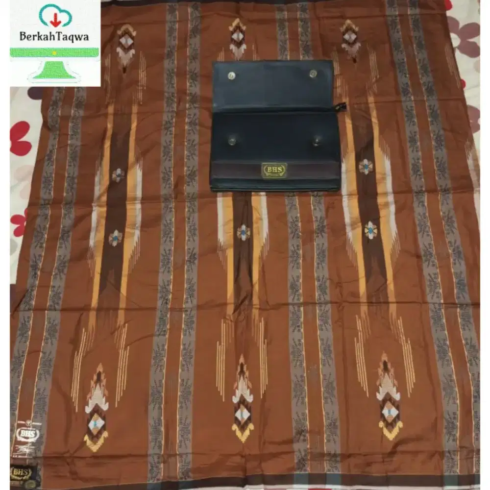 Sarung BHS Sutra Spunsilk Gold SGE Mahkota Tanda Tangan A.R Bahasuan