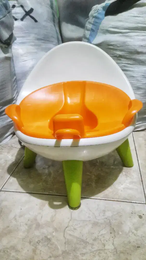 Kloset Poop/Pee (Pipis) Balita Impor
