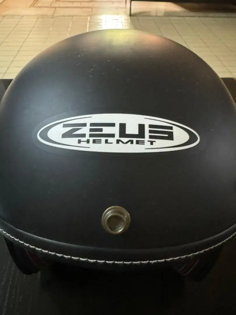 Dijual helm Zeus