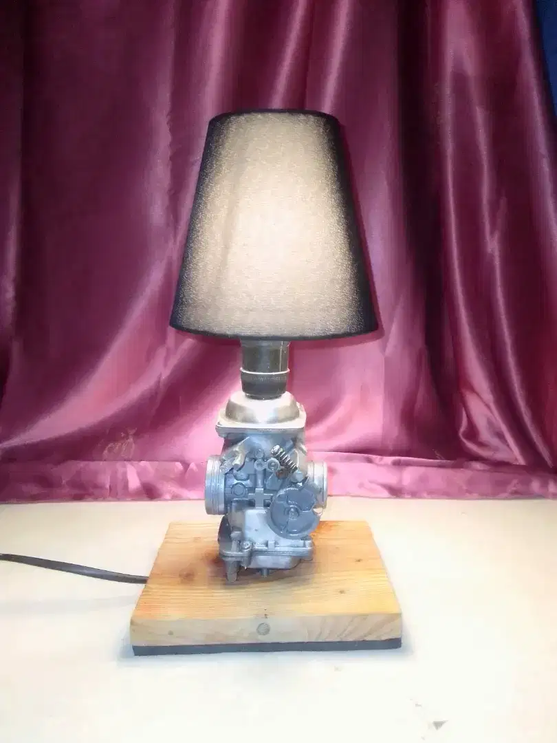 Lampu duduk karburator
