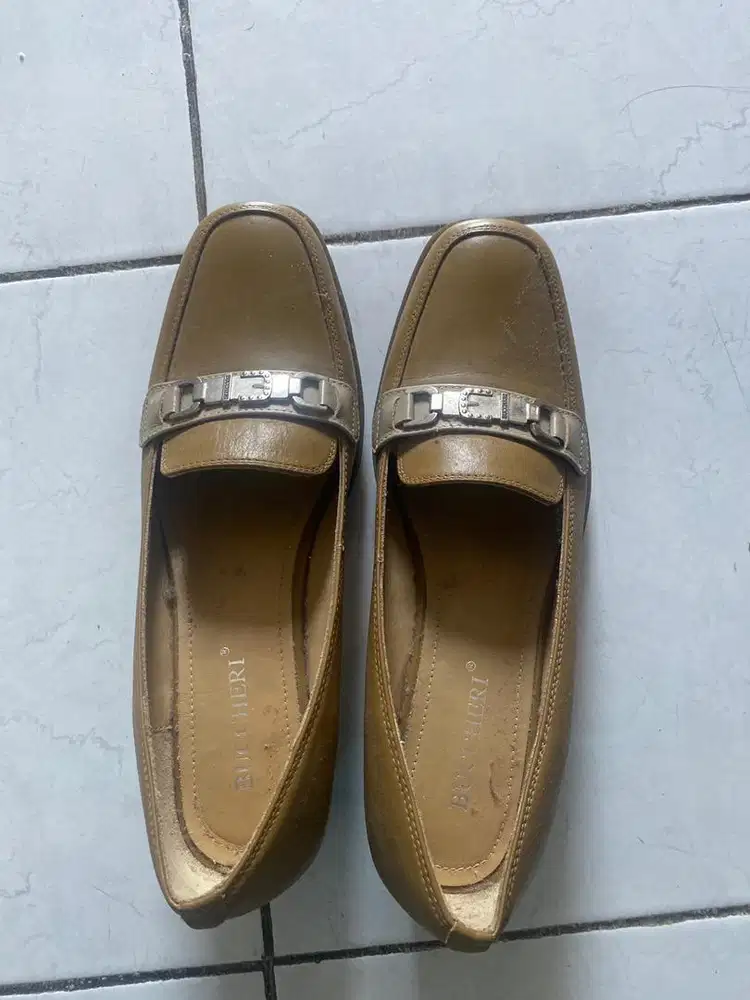Sepatu wanita Buccheri size 39