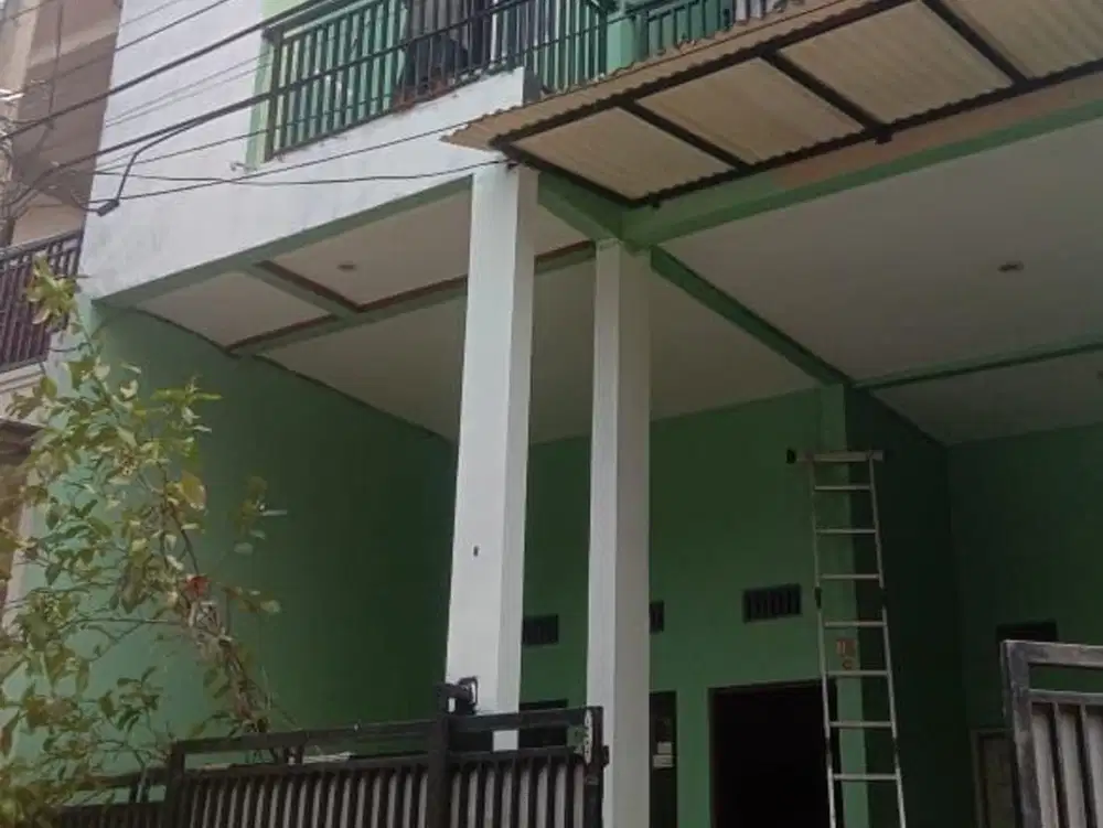 Rumah Strategis 3 Lantai dekat Mall  Alam Sutera Siap KPR J-7885