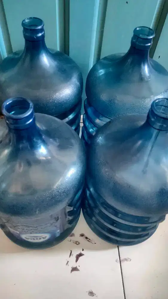 AQUA GALON BEKAS MASIH BAGUS