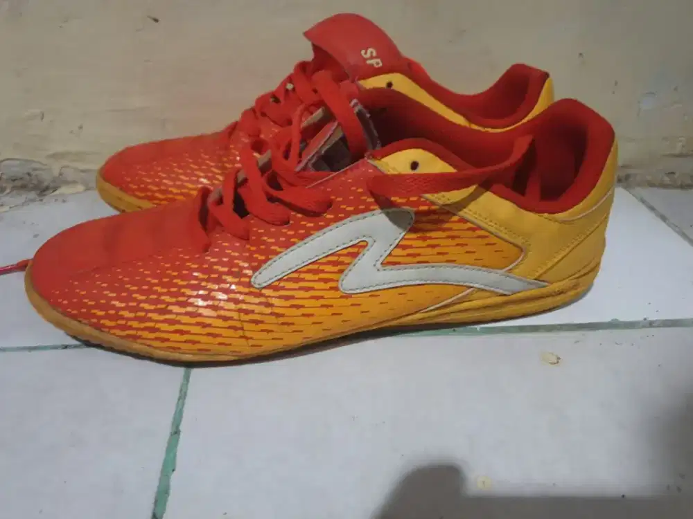 Sepatu futsal specs original