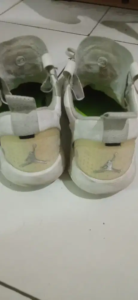 Sepatu secound branded