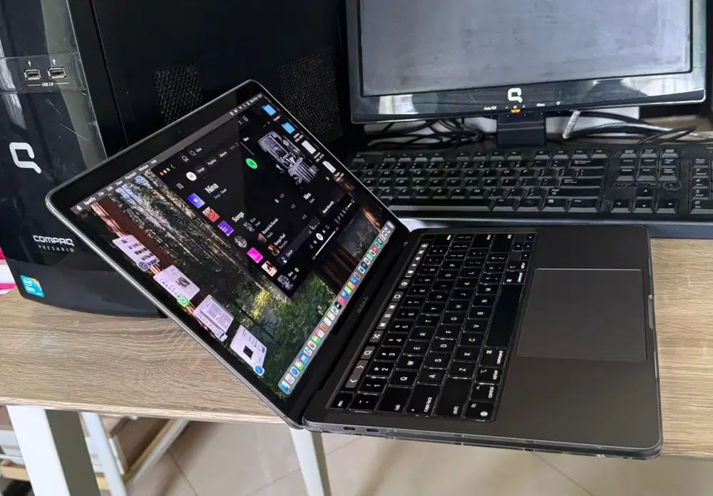 For Sale MACBOOK PRO M2 2022 13 inch