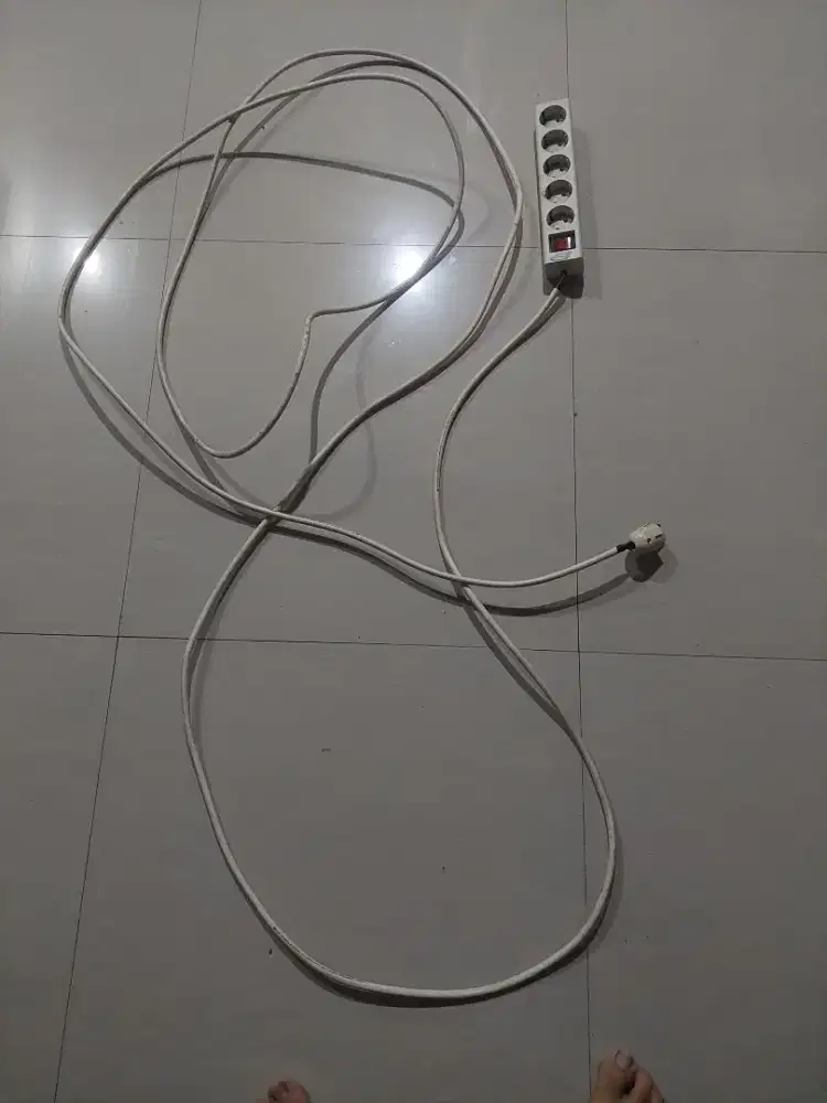 Kabel Ekstension Steker Panjang Kabel 5 lobang Eterna 6 M
