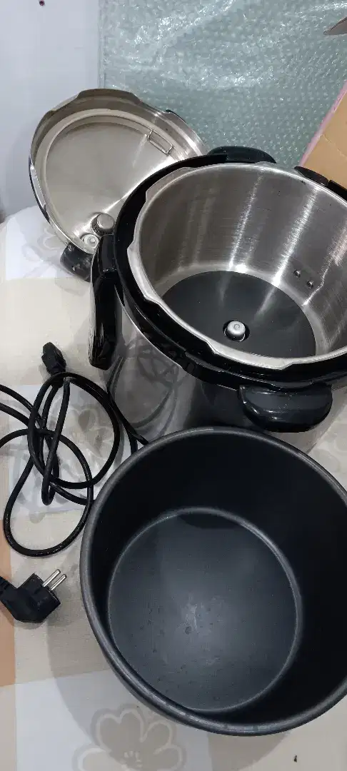 Signora electric pressure cooker