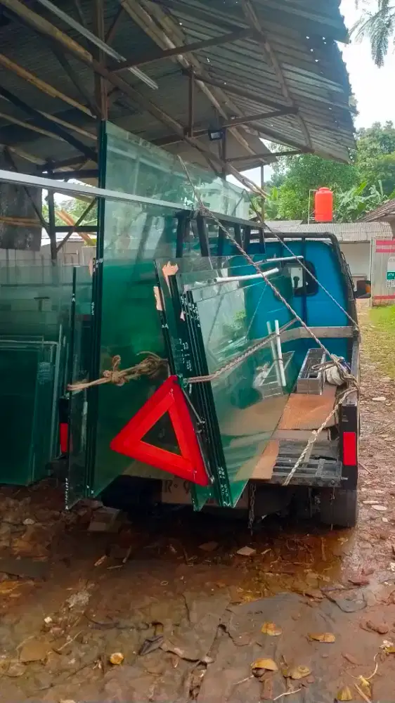 Kaca tempered berbagai macam ukuran dengan kualitas masih sangat baik