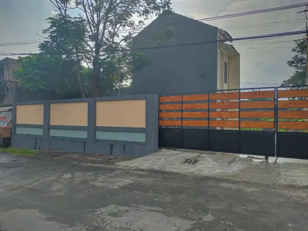 Rumah Strategis Halaman Luas Di Dekat Hotel Hyatt