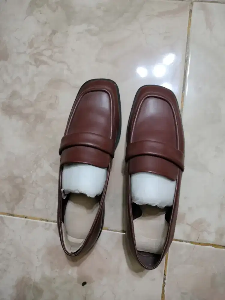 Sepatu Charles & Keith