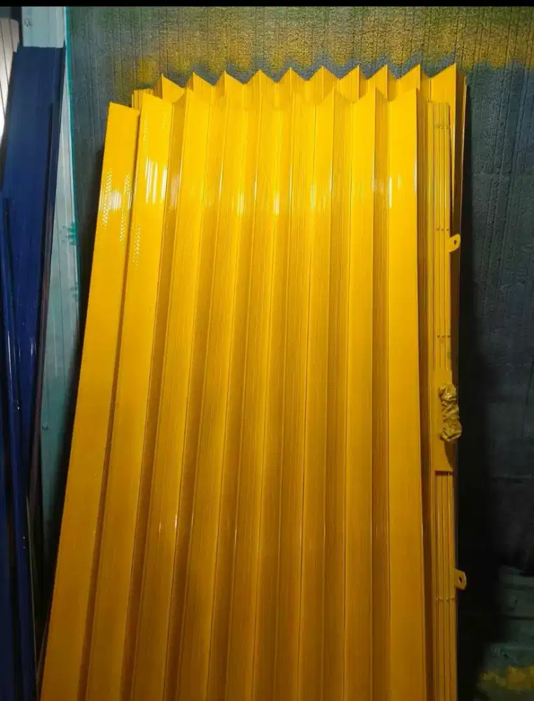 Folding gate rolling door