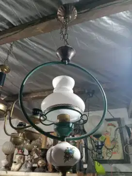 Lampu gantung unik tua