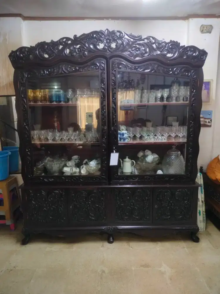 Lemari Kaca Jati Asli Antik