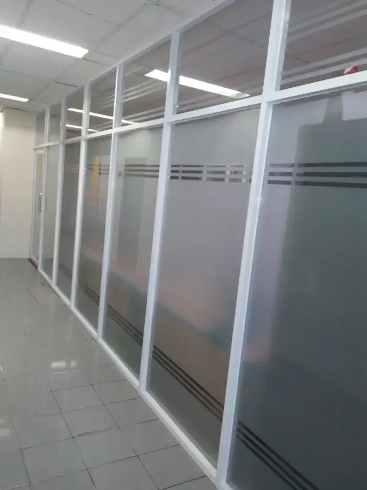 Partisi kaca frame aluminium