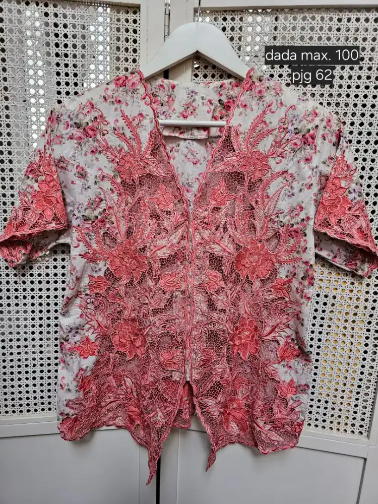 Kebaya encim bordir tangan etnik