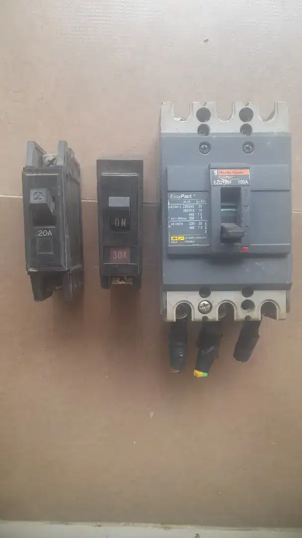 Mccb/mcb Merlin Gerin 100A