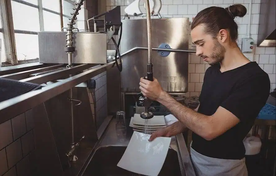 Dicari Waiter Pramusaji (Jakarta) ✓Mess & Makan