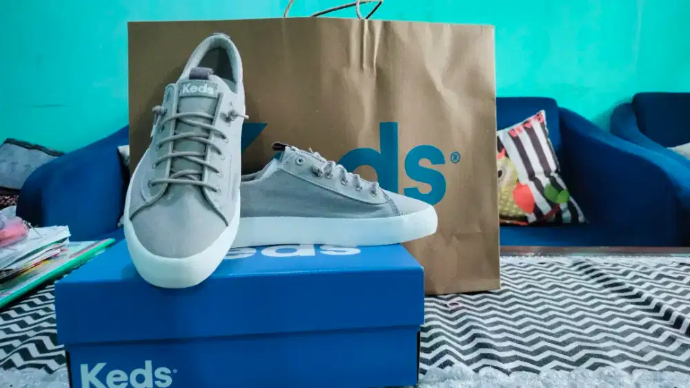 Sepatu Keds kanvas grey