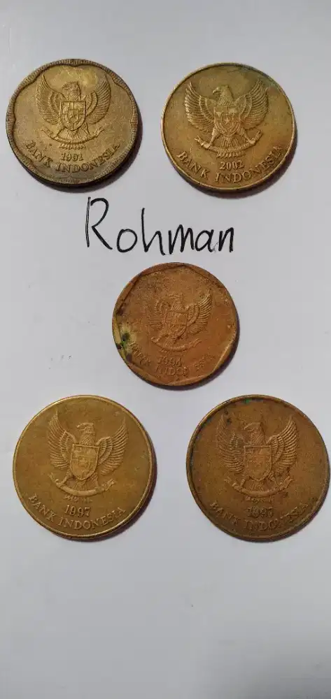 Uang koin 100 rupiah dan 500 rupiah