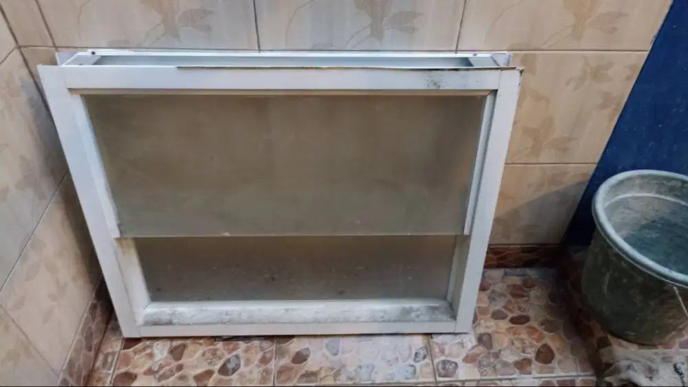 Jendela Boven 75x60 cm - Bingkai Putih