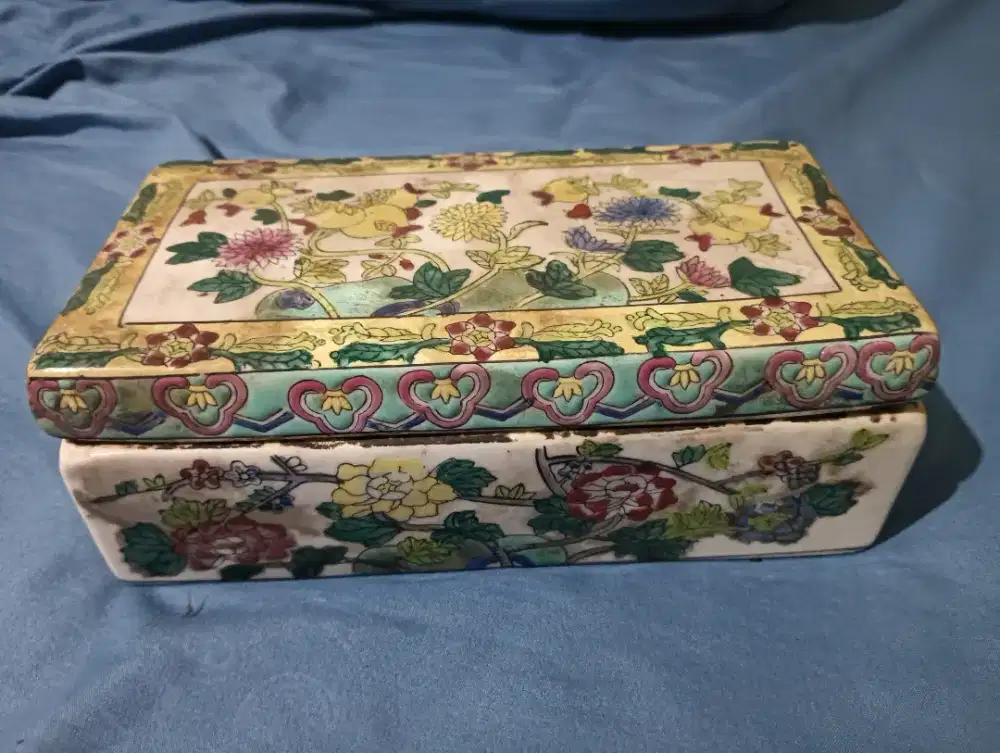 Tempat bedak antik famille rose