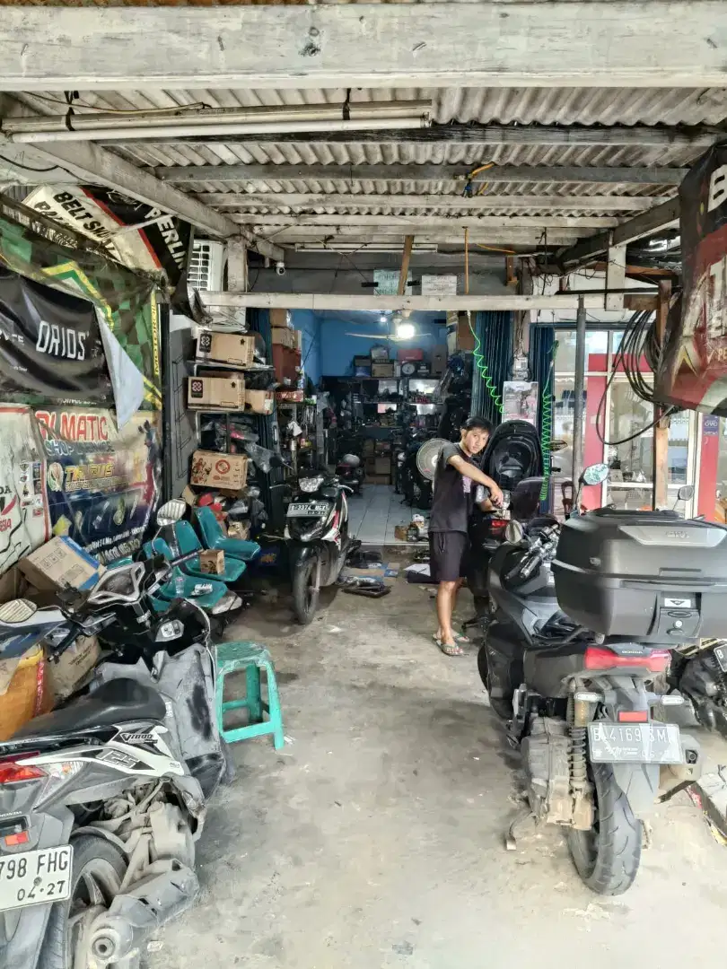 LOWONGAN PEKERJAAN MEKANIK BENGKEL MOTOR