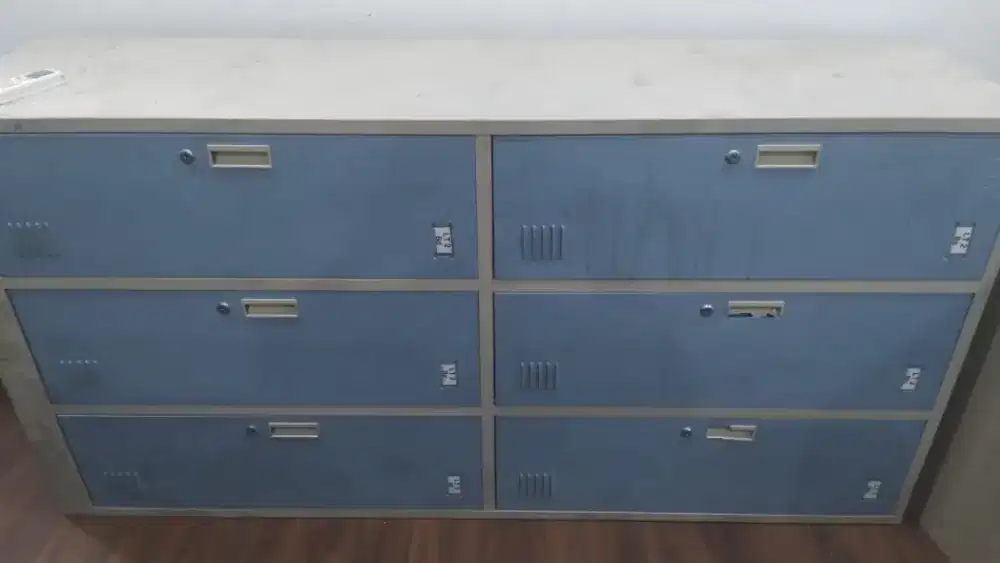 Informa Loker 6 Pintu Swing