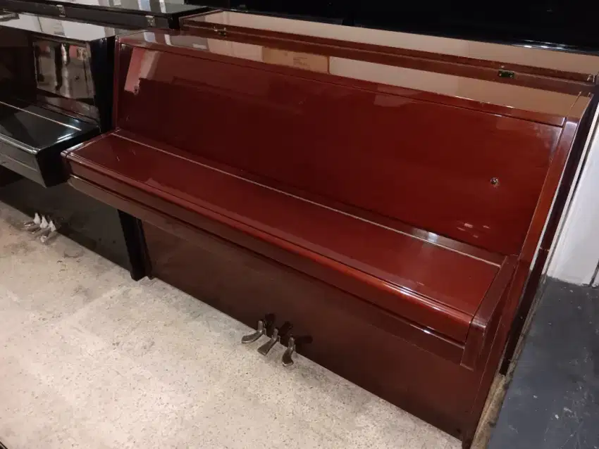 Piano Yamaha Coklat