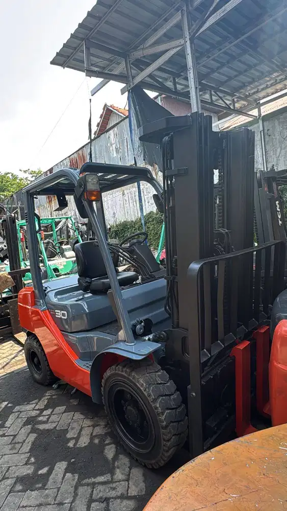 Dijual Forklift Bekas Toyota 3 Ton 8FD30 Mast Trilift Siap Kerja