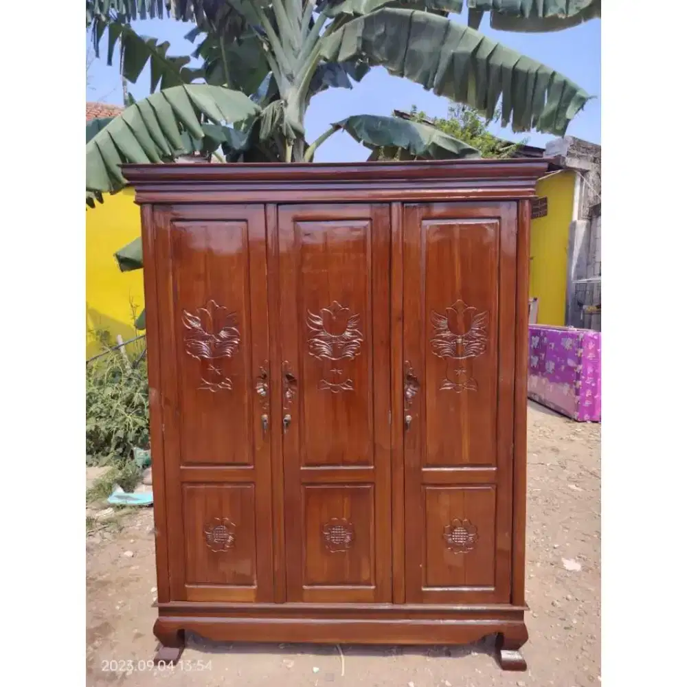 LEMARI BAHAN JATI 3 PINTU / LEMARI PAKAIAN BESAR / LEMARI JATI ORI