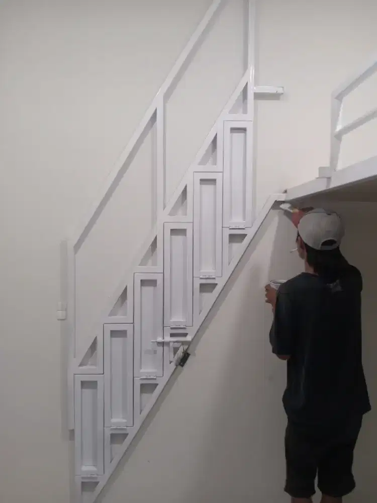 Ranjang mezzanine tangga lipat