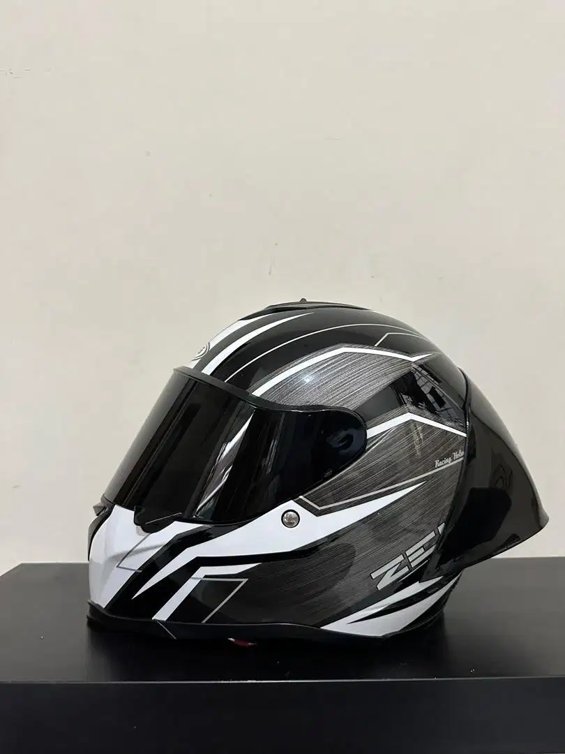 Helm zeus 822b black a021 white fullface
