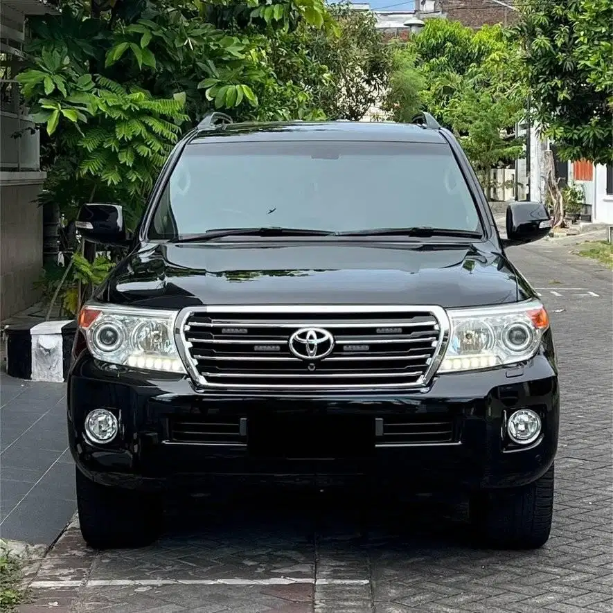 Toyota Land Cruiser VX200 4.5 V8 U.K 2012