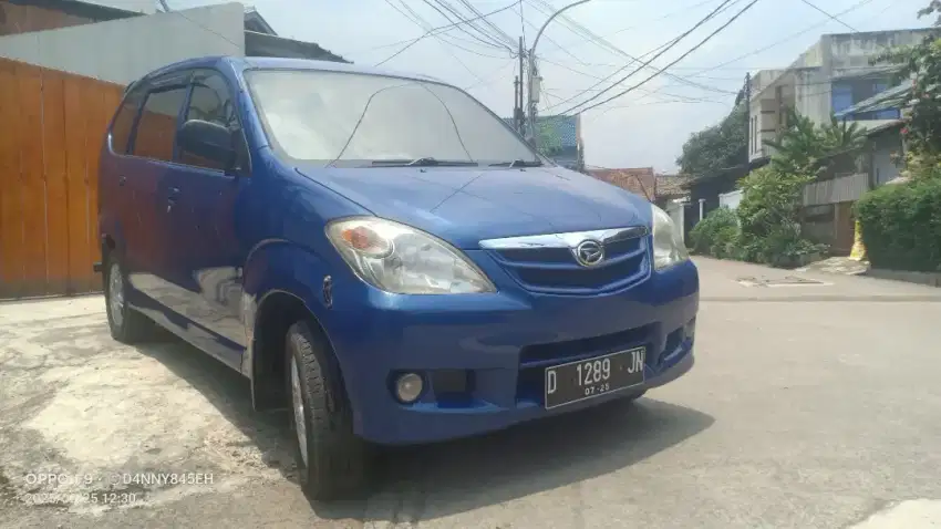 Dijual Daihatsu Xenia type M manual warna biru thn 2007