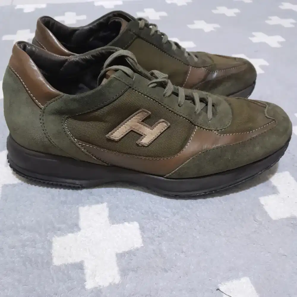 Sepatu HOGAN International