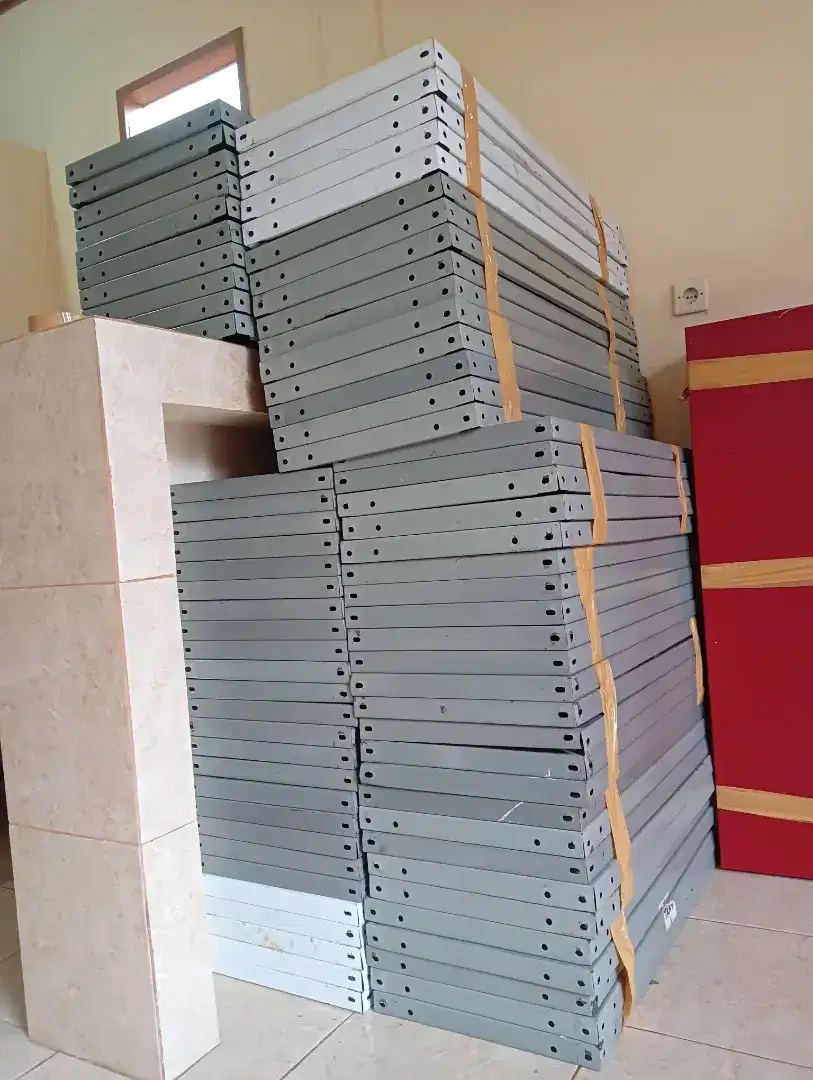 Jual rak besi siku ukuran 40*100*200 kondisi 99%