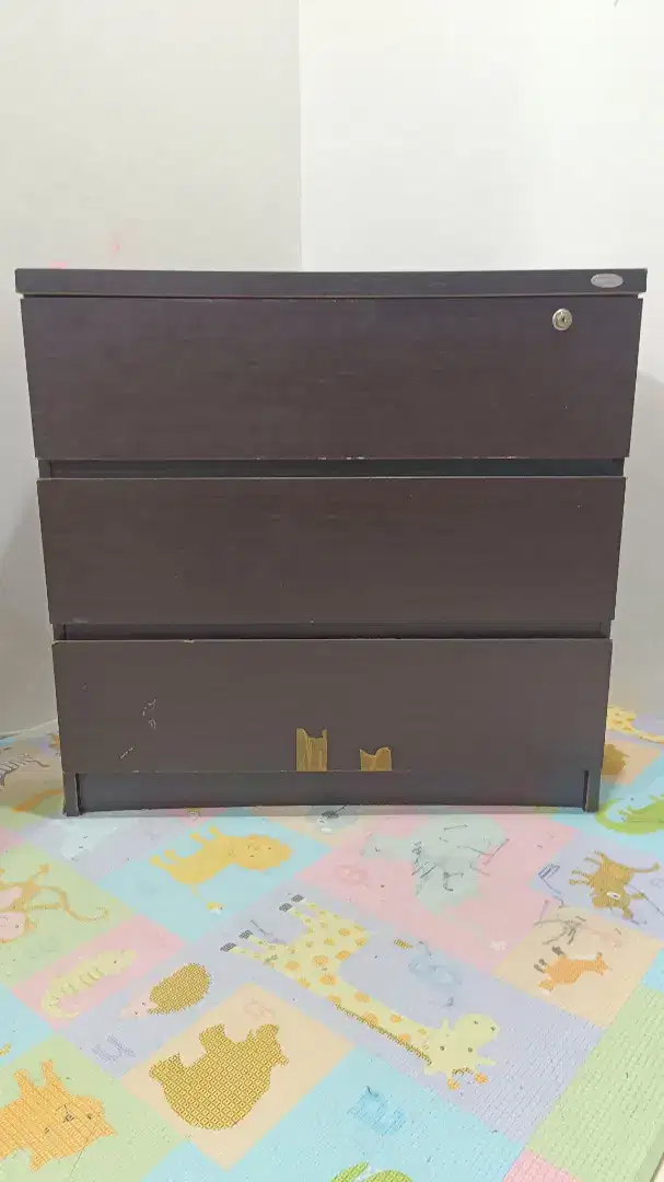 DIJUAL! Preloved Lemari, Meja 3 drawer, Informa
