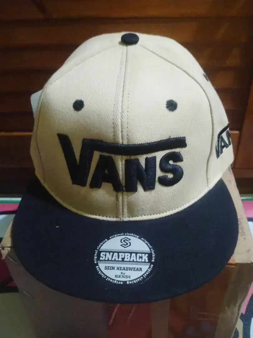 Topi tulisan Vans kondisi baru