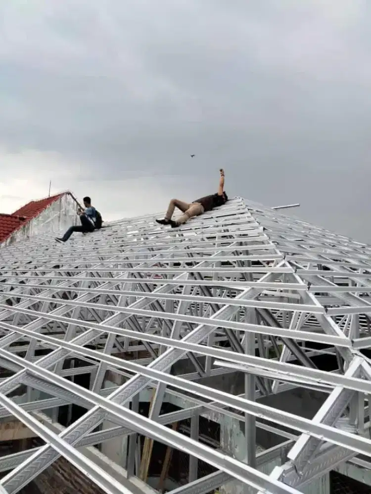 Rangka atap rumah baja ringan