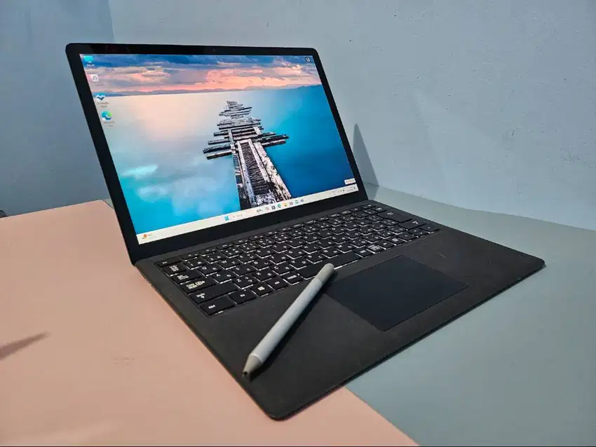 Microsoft Surface Laptop 2 Core i7-8650U With Surface Pen Spek Mantap