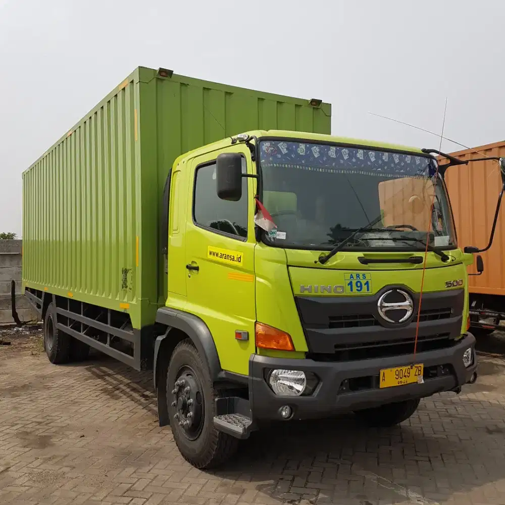 Fuso Box Besi bulanan tahunan